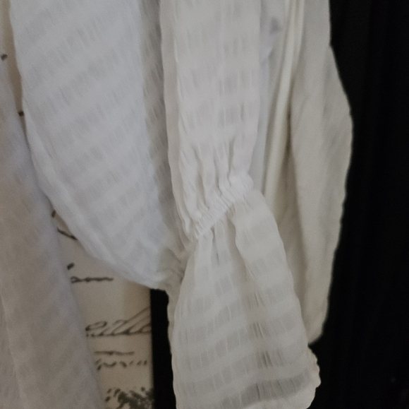 Belle Sky White Blouse with Textured Design - Picture 2 of 3